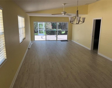8004 Camminare Drive - Photo Thumbnail 8