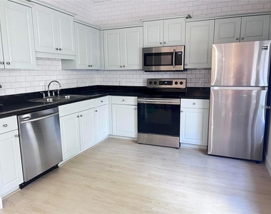 7658 Plantation Circle - Photo Thumbnail 3