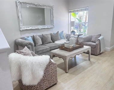 7658 Plantation Circle - Photo Thumbnail 2