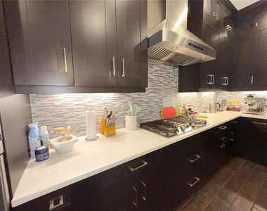 540 Regatta Way - Photo Thumbnail 12