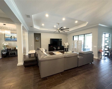 540 Regatta Way - Photo Thumbnail 8
