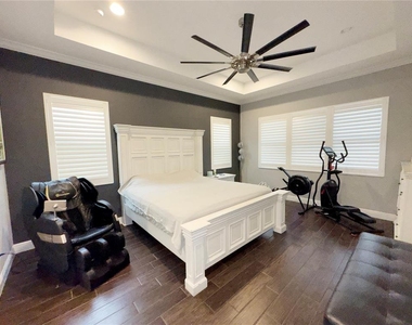 540 Regatta Way - Photo Thumbnail 16