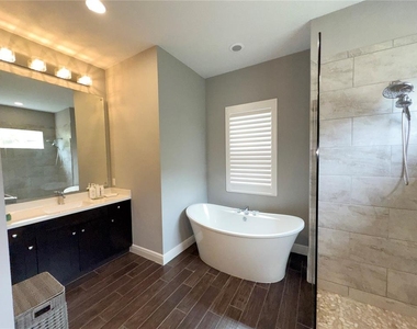 540 Regatta Way - Photo Thumbnail 19