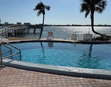 4725 Cove Circle - Photo Thumbnail 14