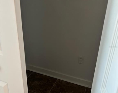 4725 Cove Circle - Photo Thumbnail 10