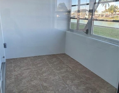 4725 Cove Circle - Photo Thumbnail 12