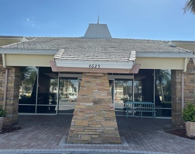 4725 Cove Circle - Photo Thumbnail 16