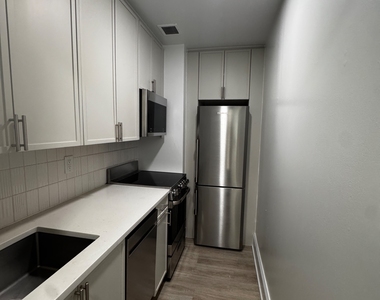 West 34th Street - Photo Thumbnail 2