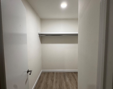 West 34th Street - Photo Thumbnail 4