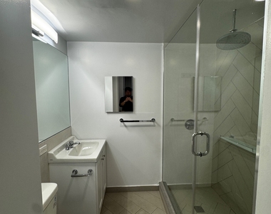 West 34th Street - Photo Thumbnail 1