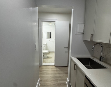 West 34th Street - Photo Thumbnail 6
