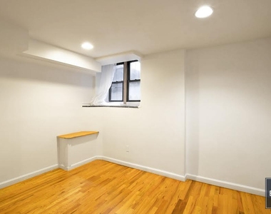 West 106th Street - Photo Thumbnail 3