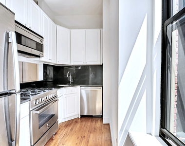 Madison Avenue - Photo Thumbnail 1