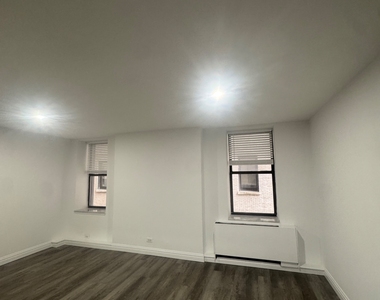 West 34th Street - Photo Thumbnail 5
