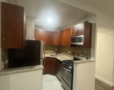 West 34th Street - Photo Thumbnail 8