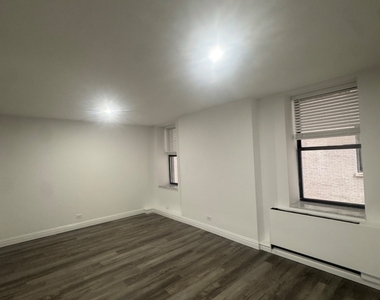 West 34th Street - Photo Thumbnail 3