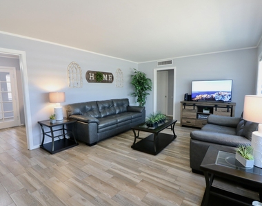 1216 Brookhaven Drive - Photo Thumbnail 4