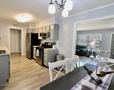 1216 Brookhaven Drive - Photo Thumbnail 9