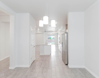 12832 Haxby Street - Photo Thumbnail 8