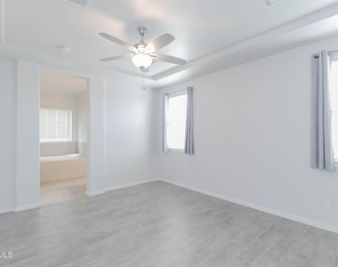 12832 Haxby Street - Photo Thumbnail 3