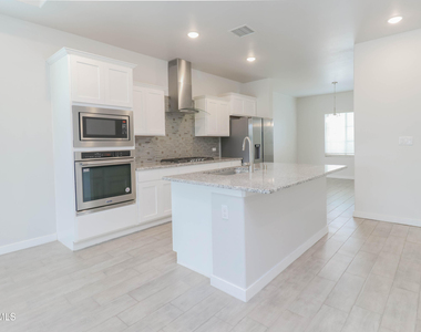 12832 Haxby Street - Photo Thumbnail 13