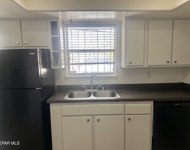 6700 Escondido Drive - Photo Thumbnail 2