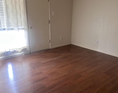 6700 Escondido Drive - Photo Thumbnail 11