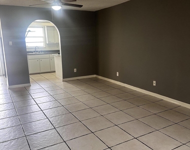 6700 Escondido Drive - Photo Thumbnail 8