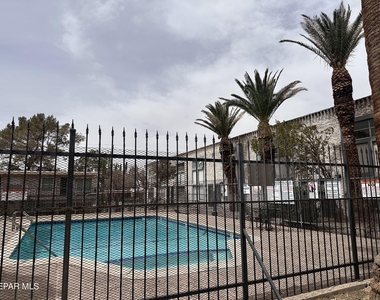 6700 Escondido Drive - Photo Thumbnail 17