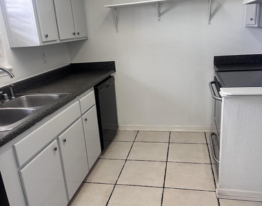 6700 Escondido Drive - Photo Thumbnail 4