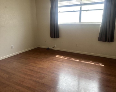 6700 Escondido Drive - Photo Thumbnail 10