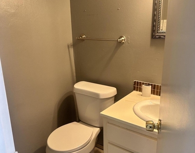 6700 Escondido Drive - Photo Thumbnail 14