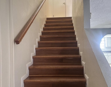 6700 Escondido Drive - Photo Thumbnail 9