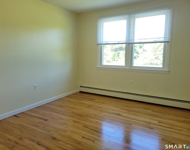 381 Merrow Road - Photo Thumbnail 9