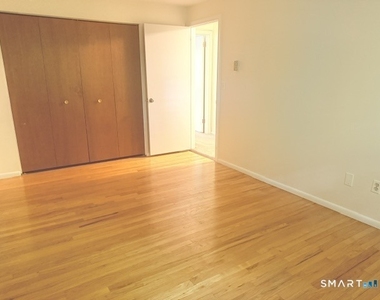 453 Robin Court - Photo Thumbnail 9