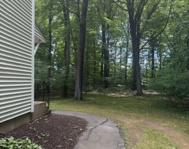 453 Robin Court - Photo Thumbnail 3
