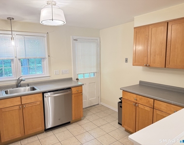 453 Robin Court - Photo Thumbnail 20