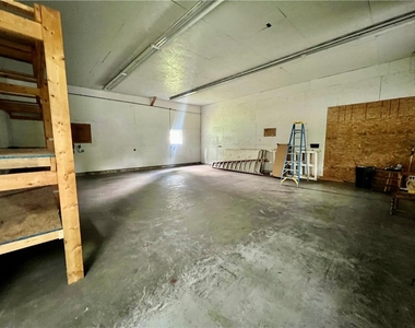 4617 New Castle Rd - Photo Thumbnail 3