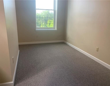 1209 W North Ave - Photo Thumbnail 9