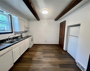 419 E Fairmont Ave - Photo Thumbnail 2