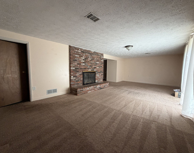 114 Westbury Drive - Photo Thumbnail 22