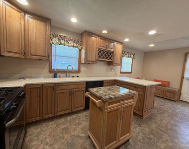 114 Westbury Drive - Photo Thumbnail 2