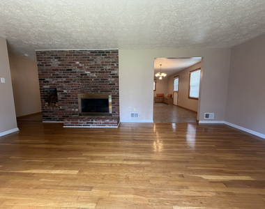 114 Westbury Drive - Photo Thumbnail 10