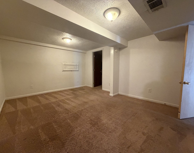 114 Westbury Drive - Photo Thumbnail 23