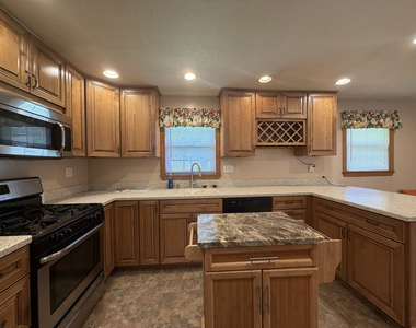 114 Westbury Drive - Photo Thumbnail 3