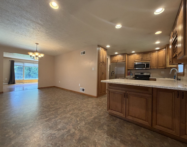 114 Westbury Drive - Photo Thumbnail 6
