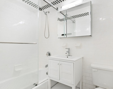 121 Madison Avenue - Photo Thumbnail 4