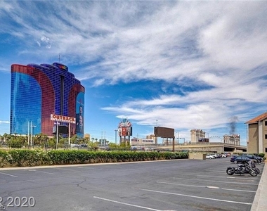 4200 S Valley View Boulevard - Photo Thumbnail 6