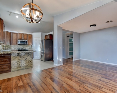 8316 Vantare Court - Photo Thumbnail 8