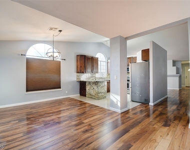 8316 Vantare Court - Photo Thumbnail 9